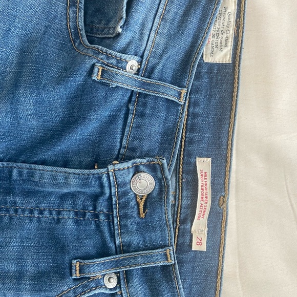 Levi’s High Waisted Jeans - Picture 4 of 5